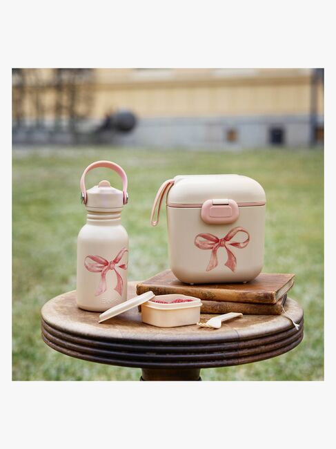 Elodie Drikkedunk, Rosy Bow