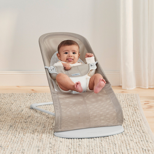 BabyBjörn Balance Soft Skråstol Mesh, Gråbeige/Hvid