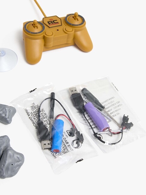 Alex's Garage Legetøjssæt med Radiostyret Gravemaskine, Lastbil og Manuel Løftekran 42 cm