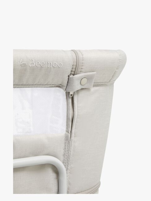 Beemoo CARE 2-i-1 Bedside Crib & Kravlegård, Light Grey