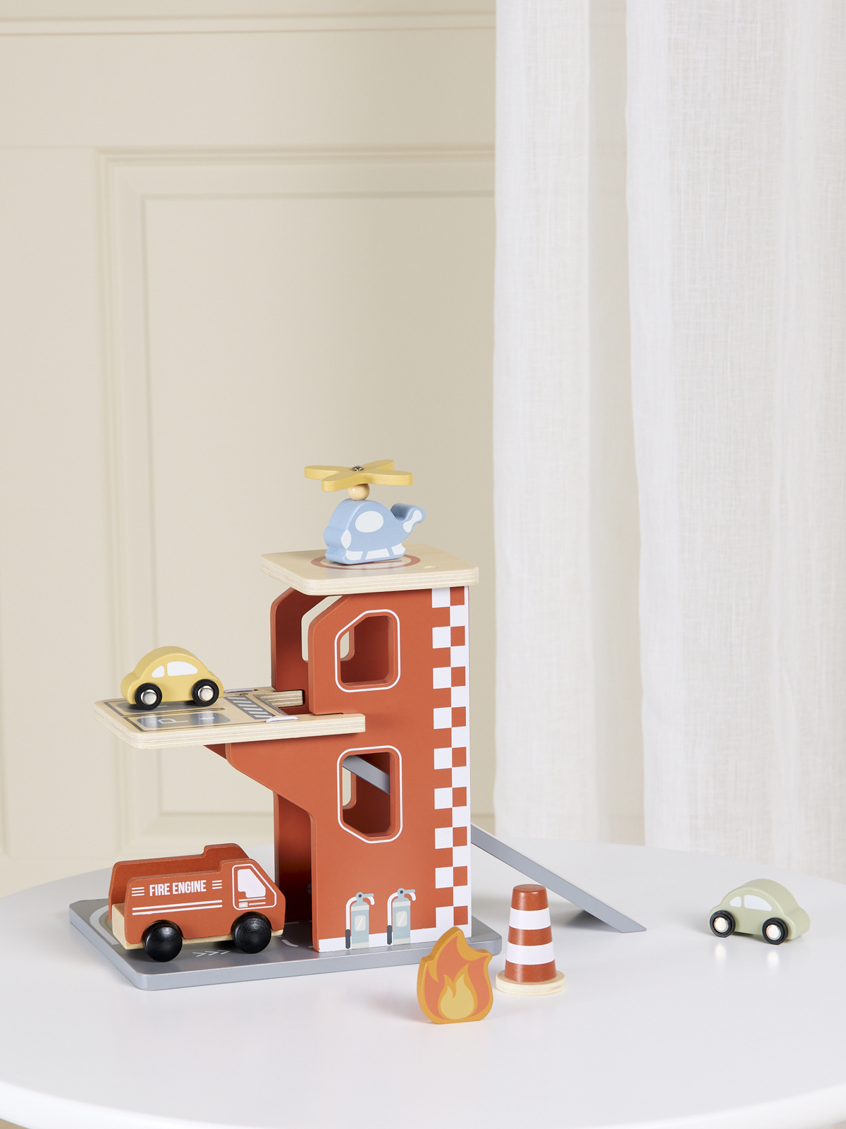 Alice & Fox Brandstation Garage, Rød