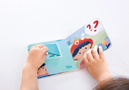 Hape Eventyrbog med Legesæt The Roaring Fire Truck