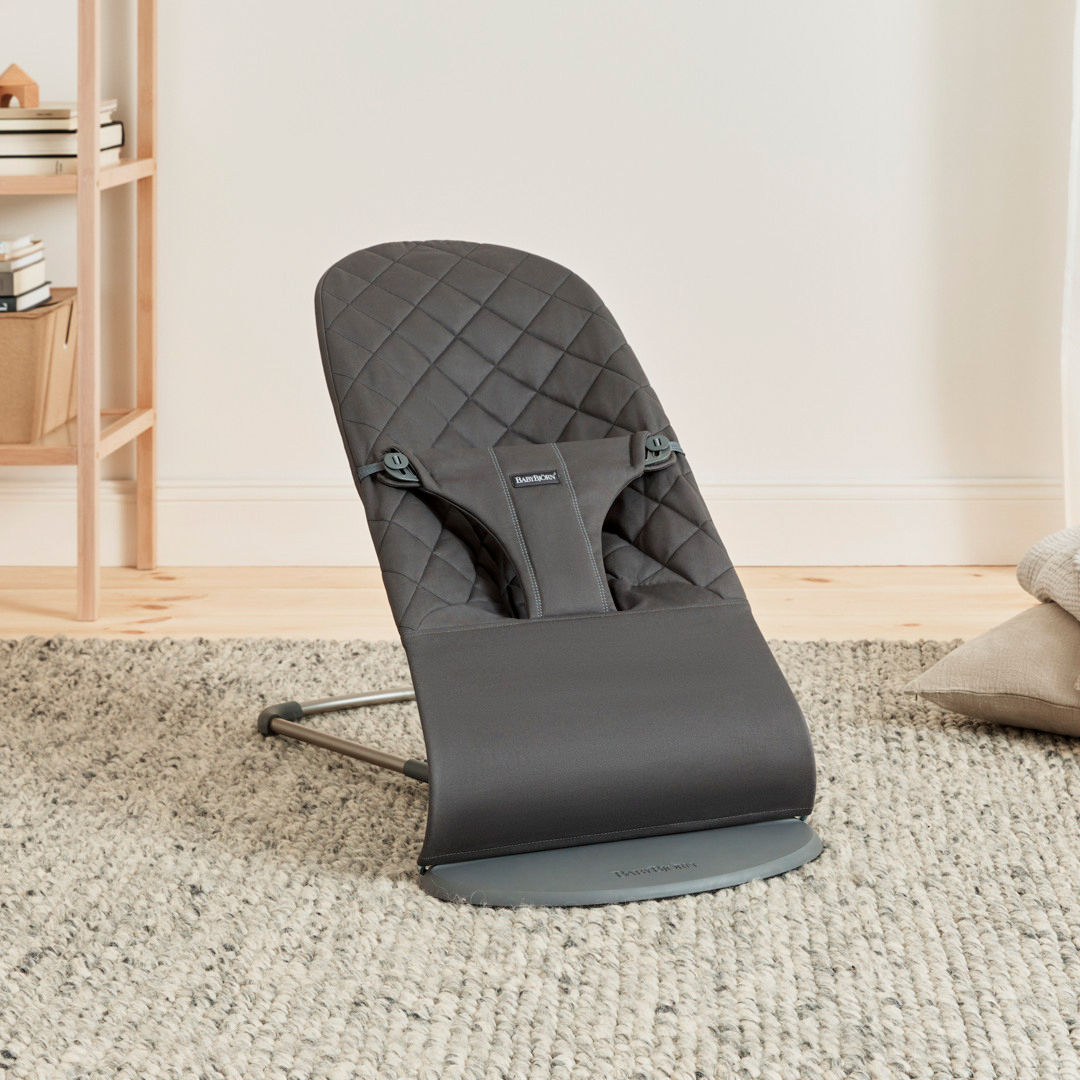 BabyBjörn Bliss Skråstol Woven Classic Quilt, Antracitgrå