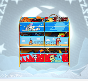Farverig legetøjskasse med figurer fra animationsfilm, fyldt med legetøj.