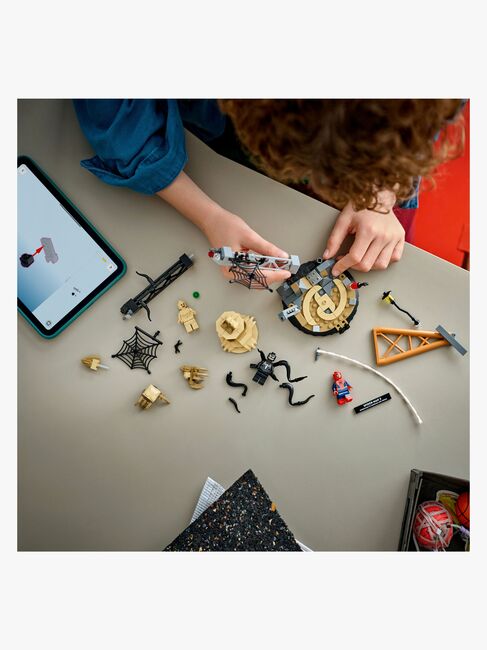 LEGO Super Heroes 76334 Episk kamp: Spider-Man mod Sandman