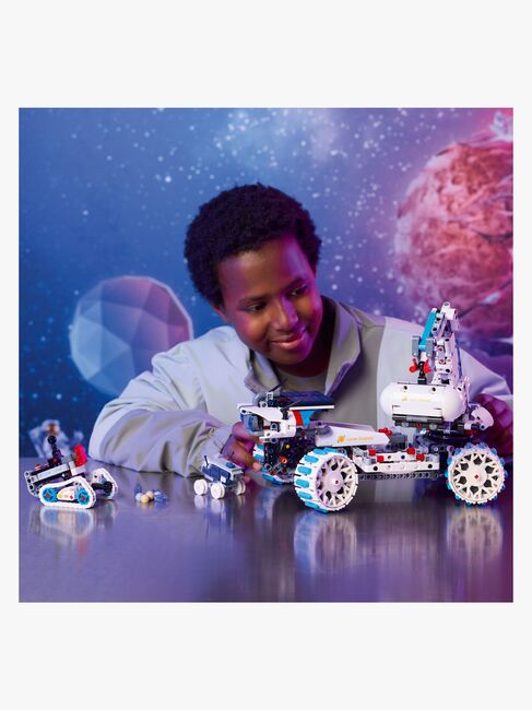 LEGO Technic 42211 Lunar Outpost månerover-rumfartøj