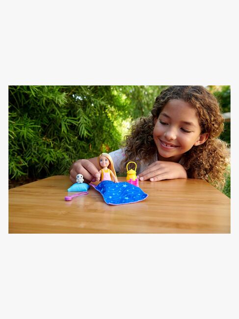 Barbie Camping Chelsea Modedukke, Blond