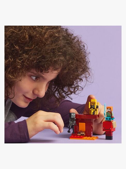 LEGO Minecraft 21266 Nether-lavakampen