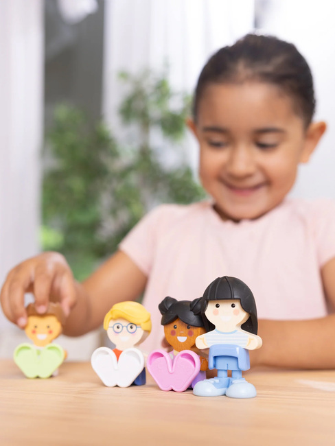 Melissa & Doug Cheery Lane Figurer Cheeries 4-Pak 806302-2540_4a.jpg
