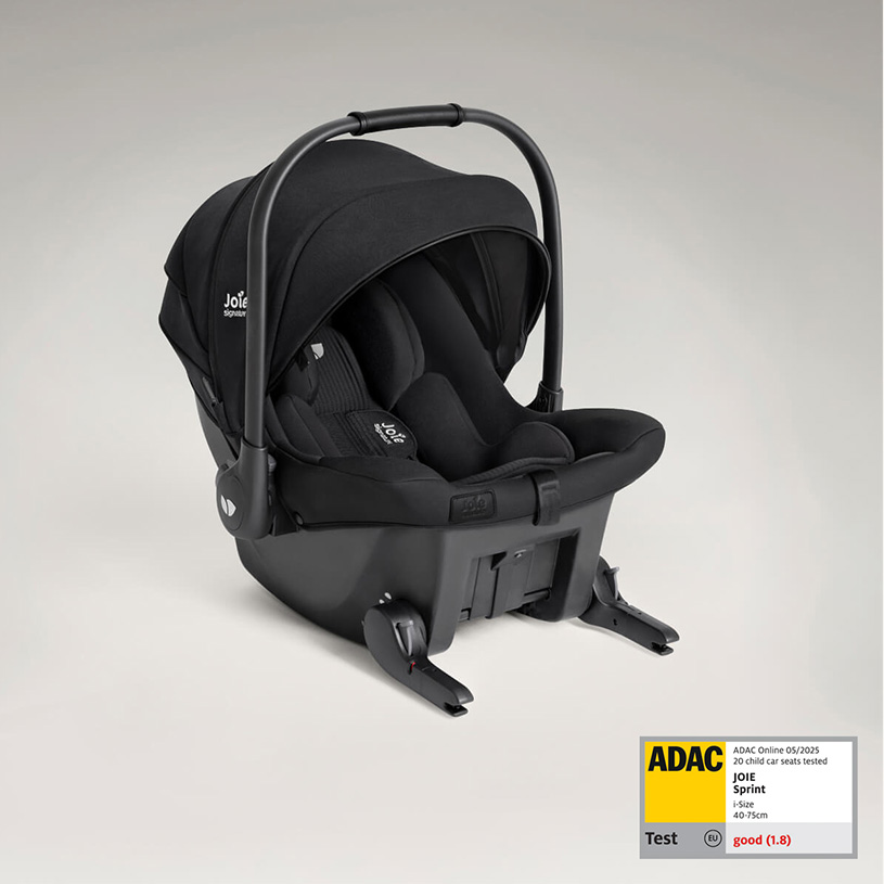 Sort autostolbase med støtteben og ADAC-etiket.