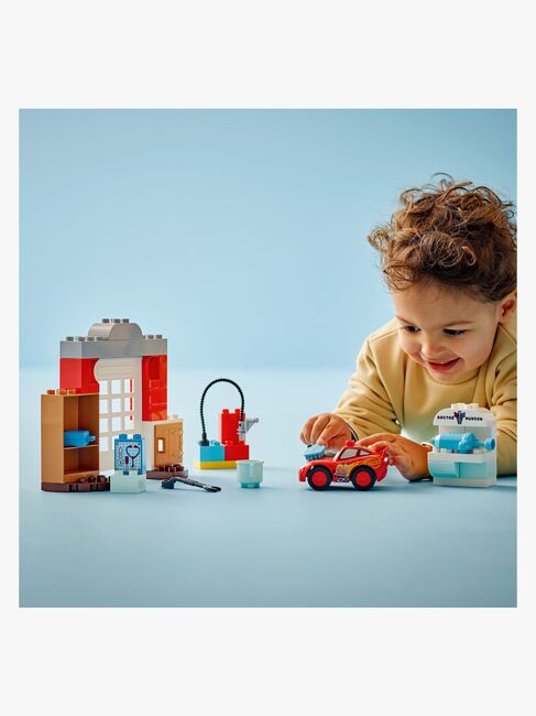 LEGO DUPLO Disney 10456 Lynet McQueens besøg i Docs værksted