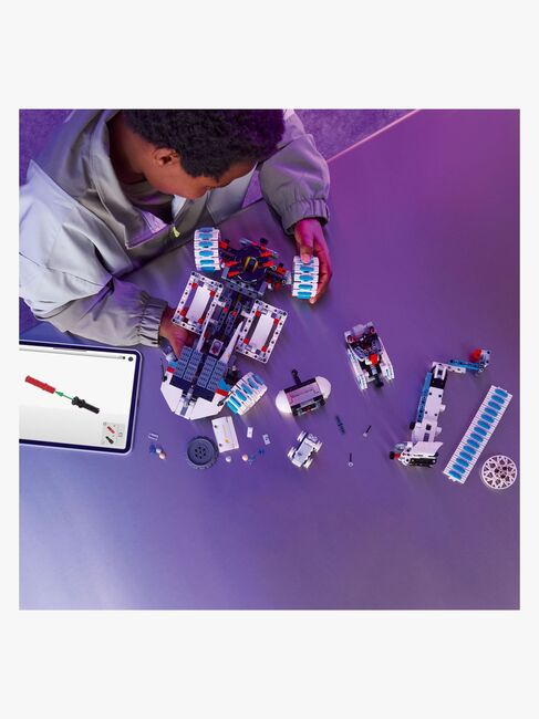 LEGO Technic 42211 Lunar Outpost månerover-rumfartøj