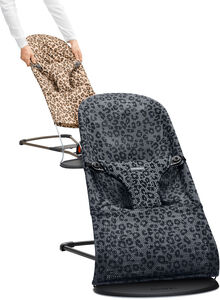 BabyBjörn Bliss Skråstol Mesh Leopard inkl. Cotton Tekstildel, Antracit/Beige
