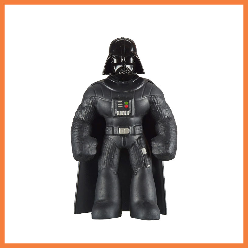 Darth Vader figur med tekst 'Star Wars'.
