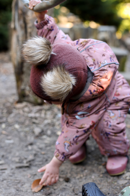 Mikk-Line Elefanthue Merinould med Pomponer, Rum Raisin
