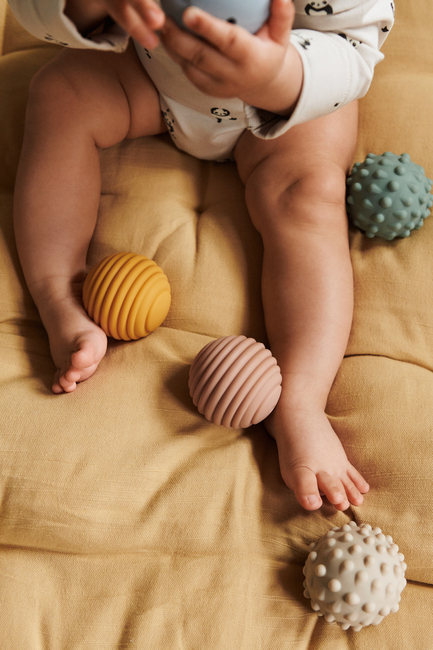 LIEWOOD Dorian Baby Sensory Aktivitetsbold, Beach blue/Multi Mix