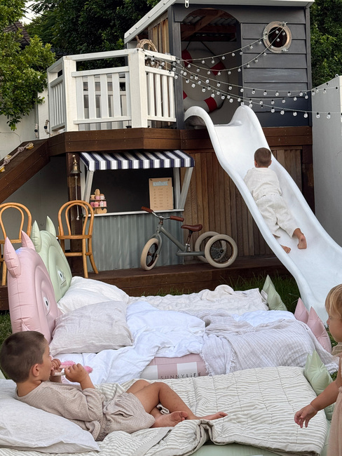 SUNNYLiFE  Oppustelig Børneseng, Monster Pink