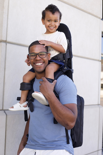 MiniMeis Skulderbærestol G5, Black Premium