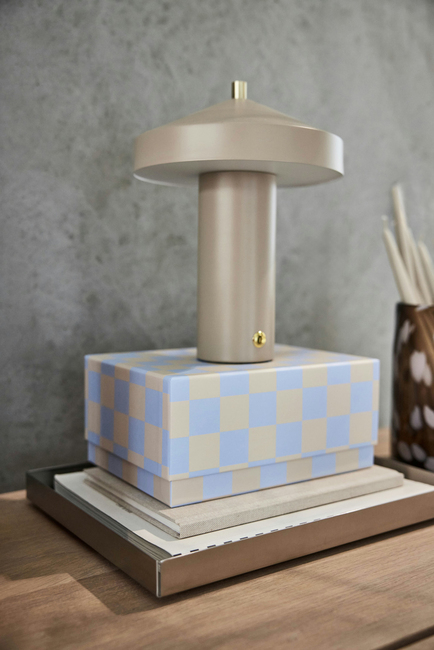 OYOY Hatto LED Bordslampa, Clay