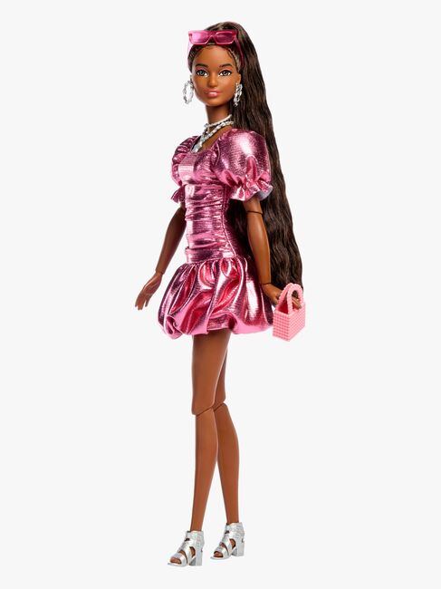Barbie Deluxe Style Dukke i Lyserød Kjole