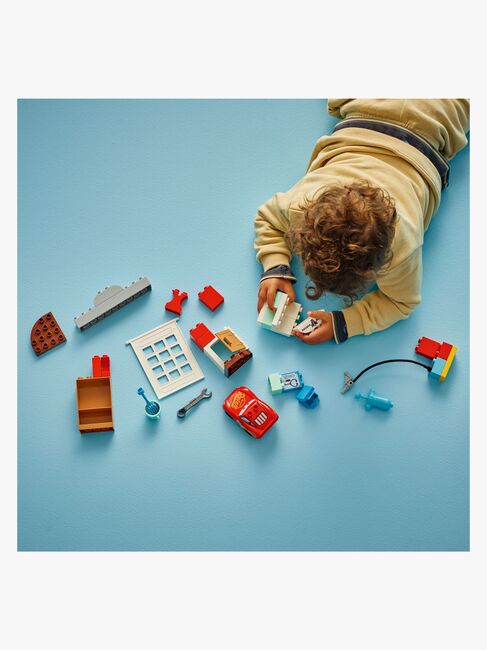 LEGO DUPLO Disney 10456 Lynet McQueens besøg i Docs værksted