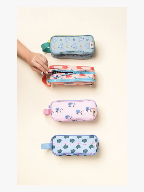 The Cotton Cloud Penalhus, Meowtiful Cats