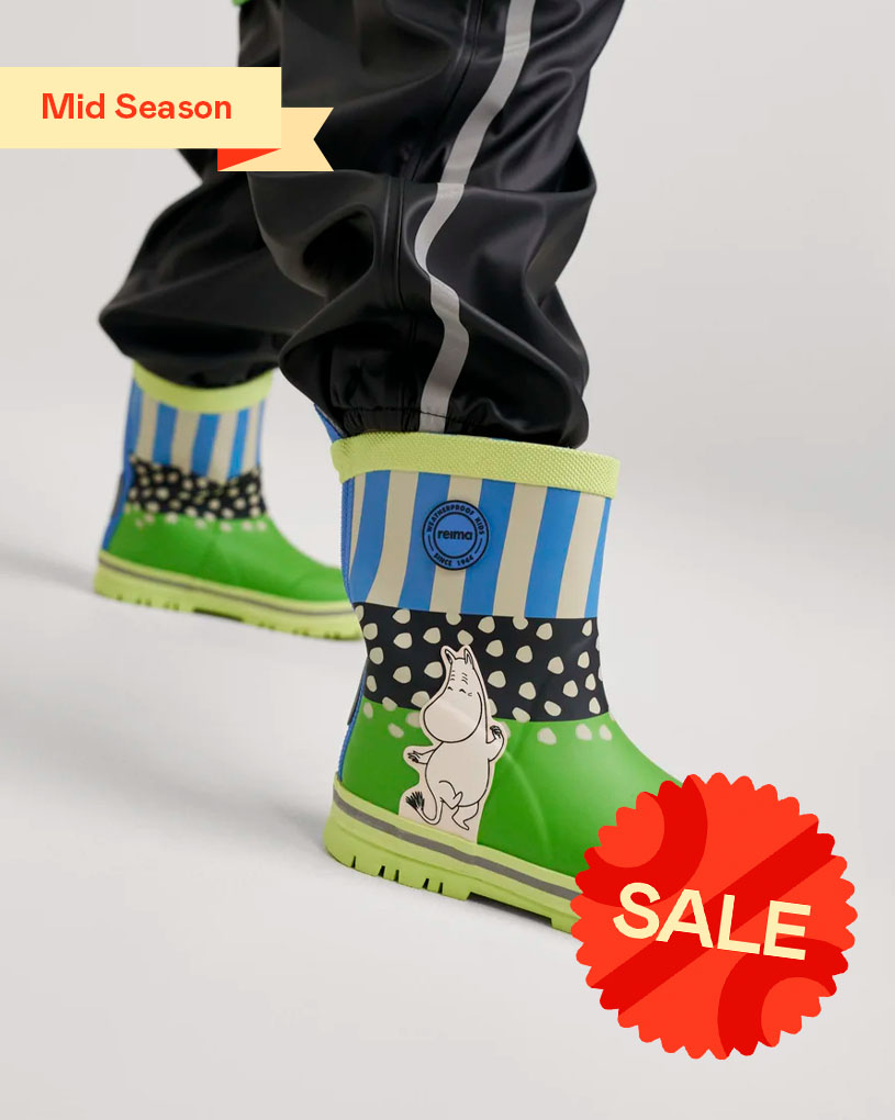 Blå børnesko udendørs med velcro. Tekst: “Mid Season”.
