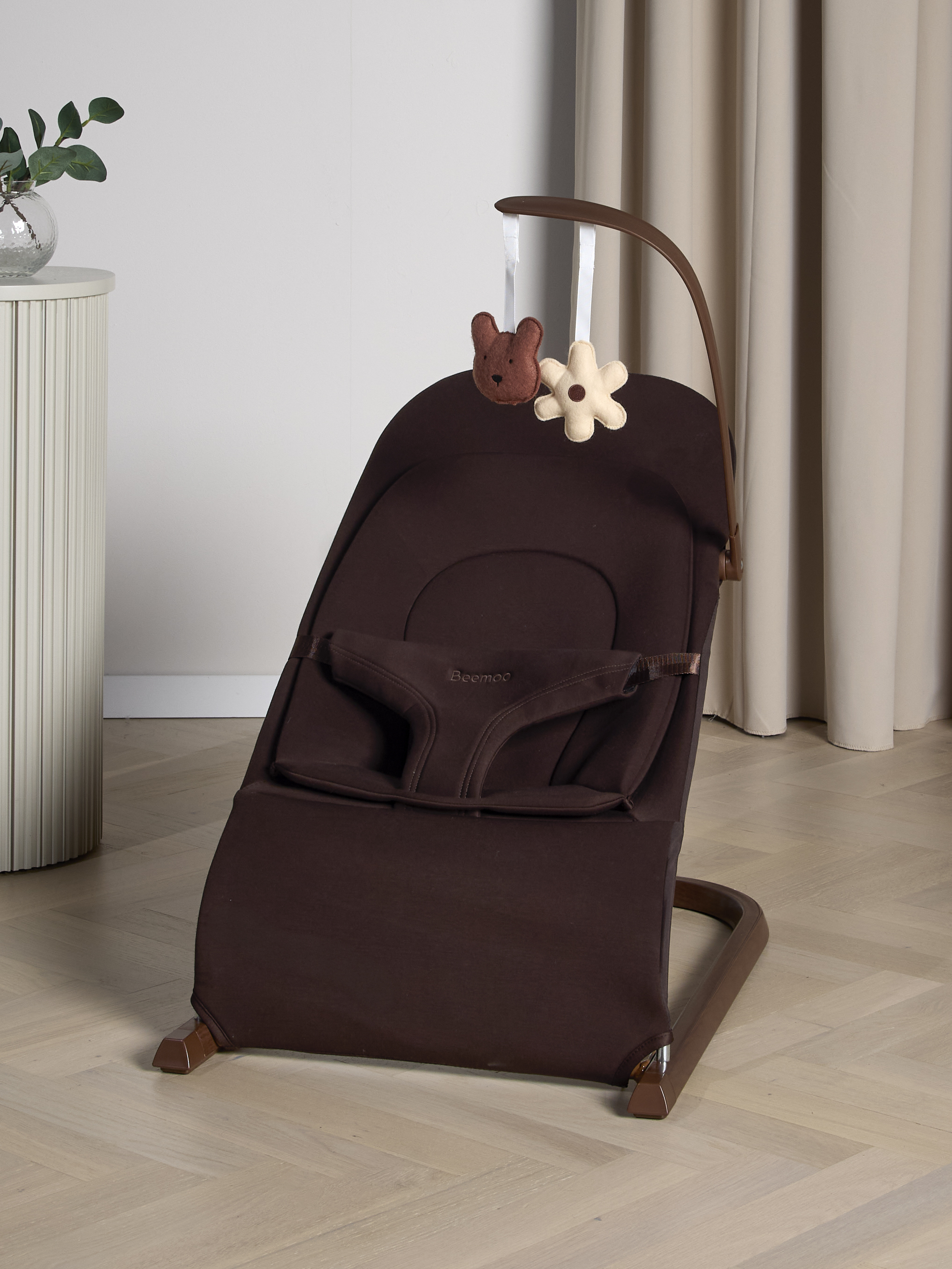Beemoo PLAY Swift Skråstol, Brown/Dark Wood