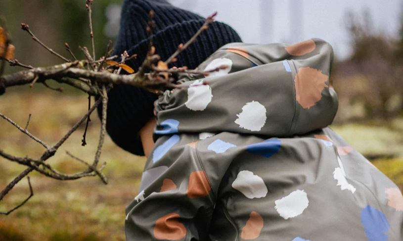 Børnehavebarn i softshelljakke