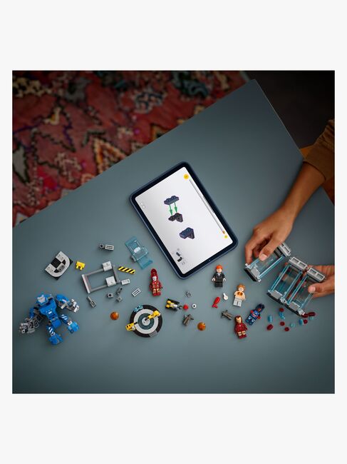 LEGO Super Heroes 76315 Iron Mans laboratorium: Dragtgalleriet