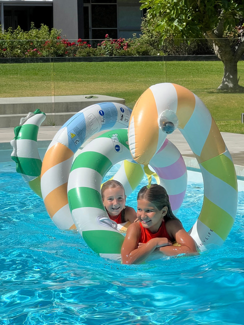 SUNNYLiFE  Stort Flydelegetøj, Poolside Sorbet Stripe