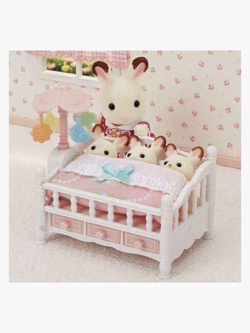 Sylvanian Families Legesæt Tremmeseng med Uro