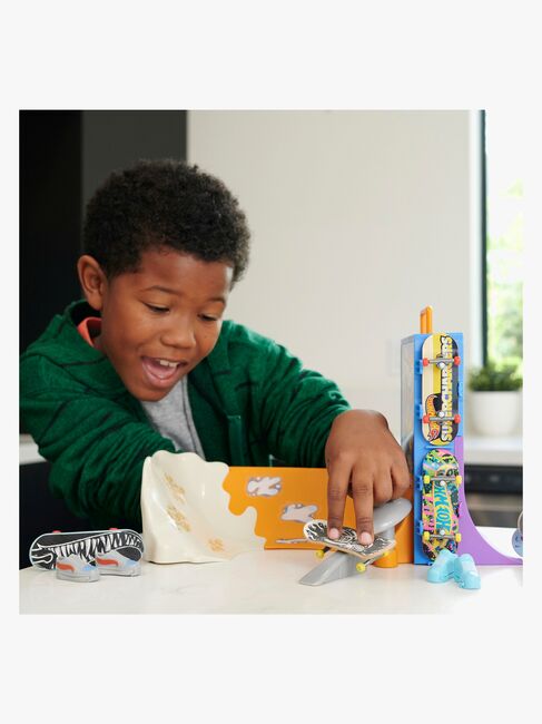 Hot Wheels Tony Hawk Fingerskateboard inkl Skateboardrampe