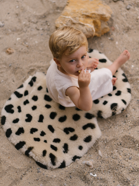 Snuggler-LEOPARDPEANUT-4729_4a.png