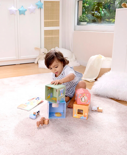 Hape Eventyrbog med Legesæt The Happy Stables