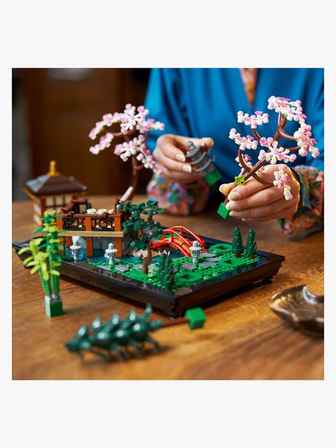 LEGO Icons 10315 Fredfyldt have