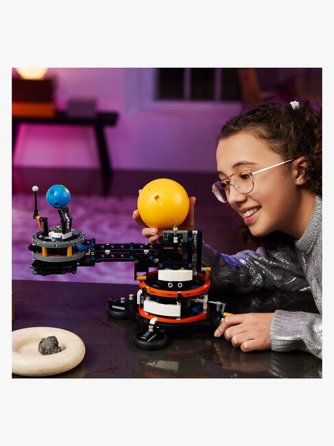 LEGO Technic 42179 Jorden og Månen i kredsløb