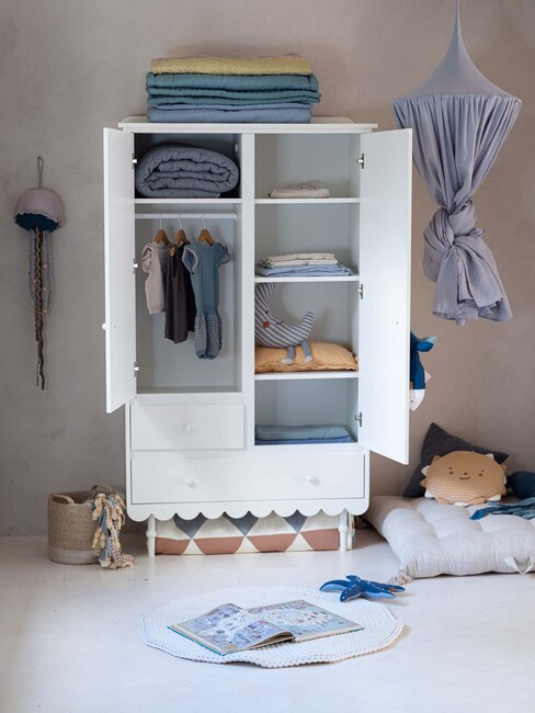 Wood Luck Babushka Garderobeskab, Hvid