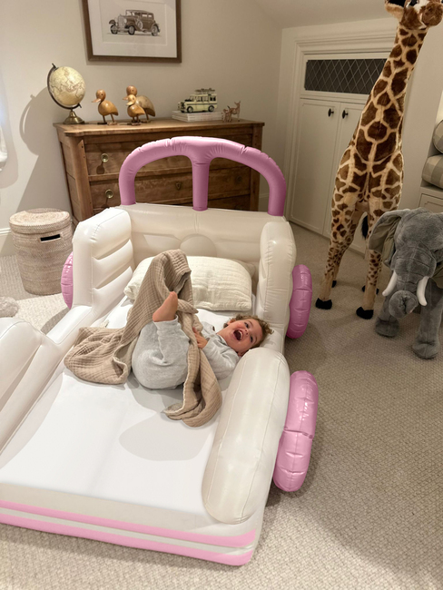 SUNNYLiFE  Oppustelig Børneseng, Summer Van Candy