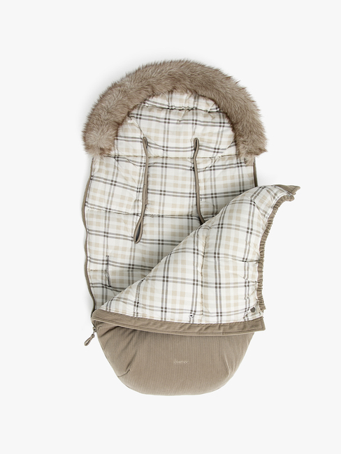 BM-BriskFootmuff-TAUPECHECK-1882_3b.jpg