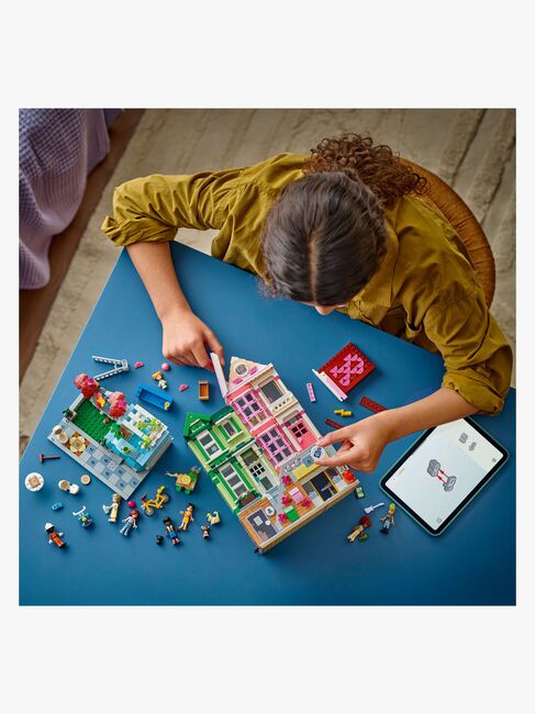 LEGO Friends 42670 Heartlake City lejligheder og butikker