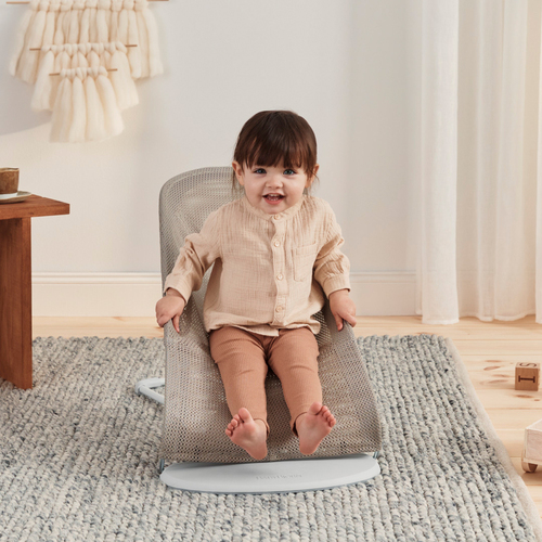 BabyBjörn Balance Soft Skråstol Mesh, Gråbeige/Hvid
