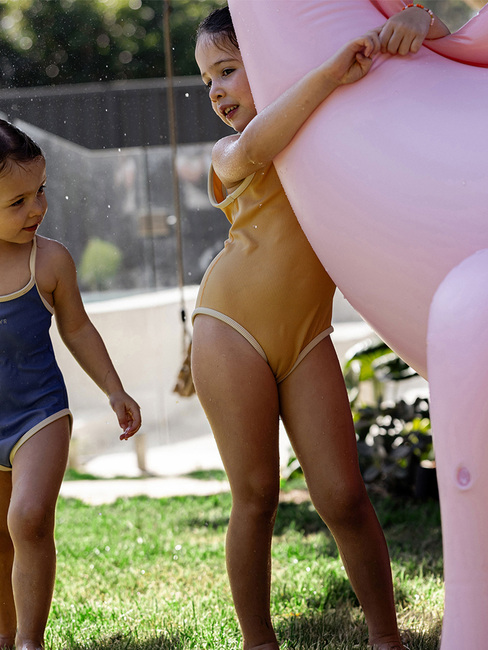 SUNNYLiFE Giant Dino  Oppustelig Sprinkler, Into the Wild Pink