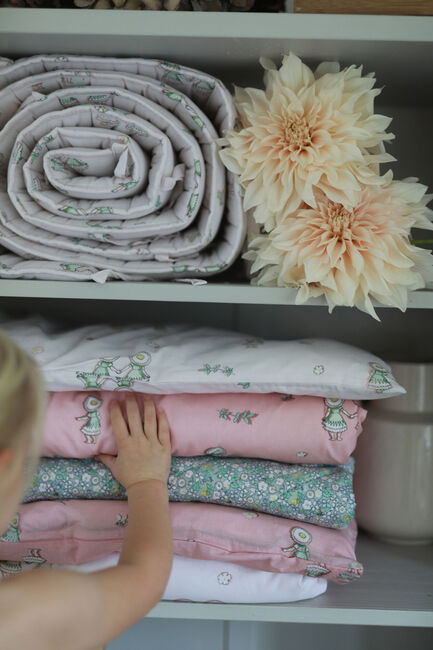 Elsa Beskow Blomsterfesten Sengesæt 150 x 210, Pink