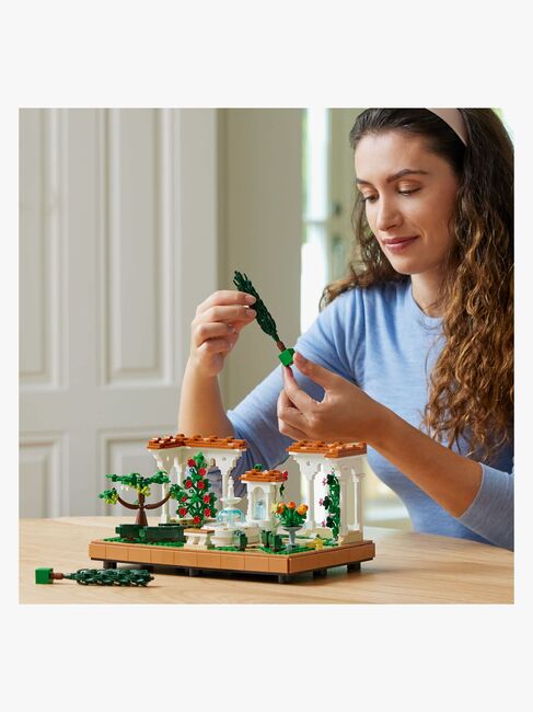 LEGO Icons 10359 Have med springvand