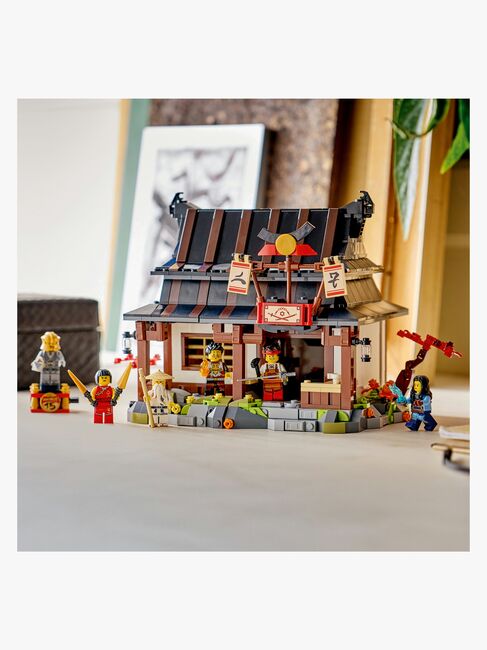 LEGO Ninjago 71858 De Fire Våben-smedjen – 15-års jubilæum