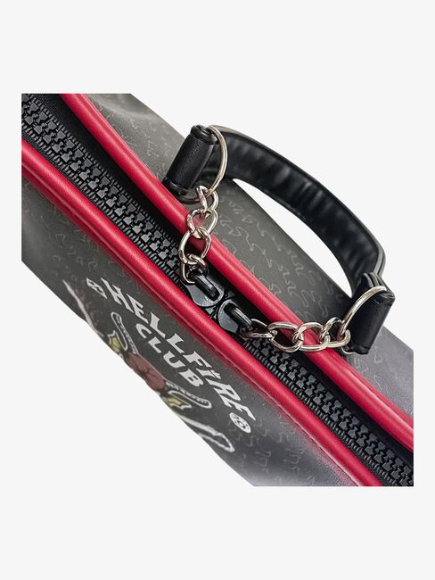 Stranger Things Hellfire Club Toilettaske, Sort