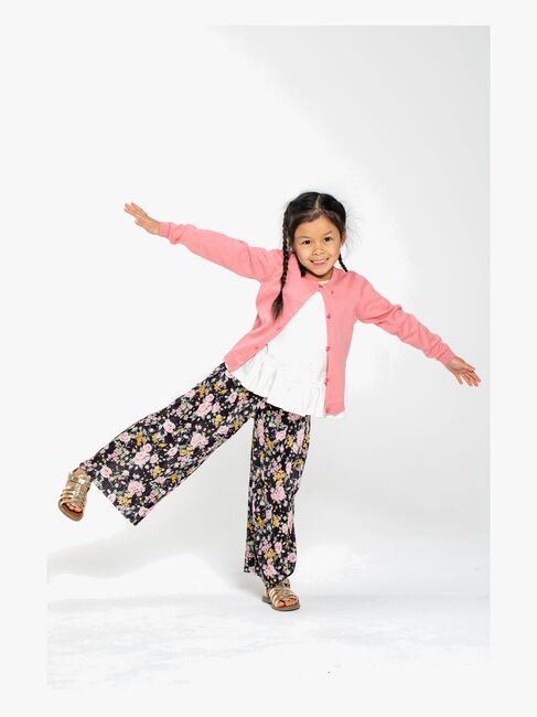 Luca & Lola Enrica Bukser, Flowers