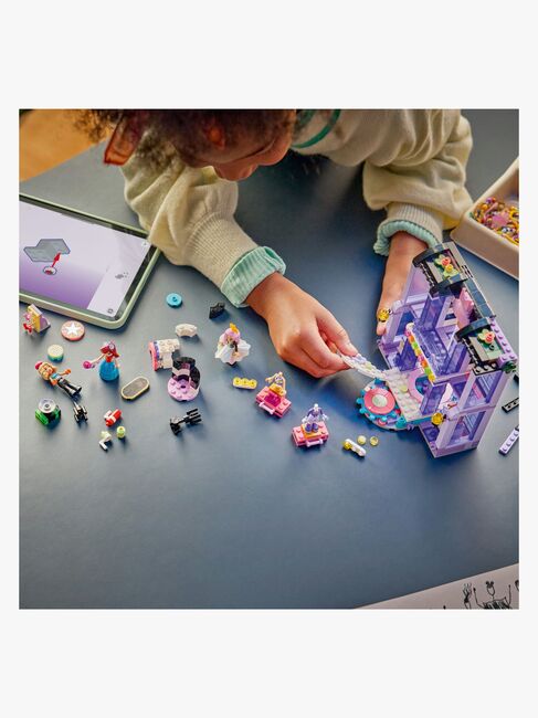 LEGO Friends 42685 Heartlake Citys modeshow