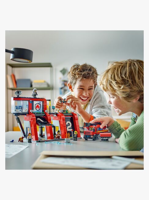 LEGO City 60414 Brandstation med brandbil